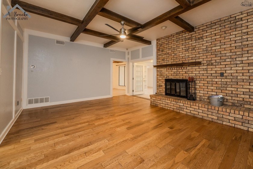 Spacious 3-bedroom, 2-bath home offering over 2,300 sq ft in a - photo 6