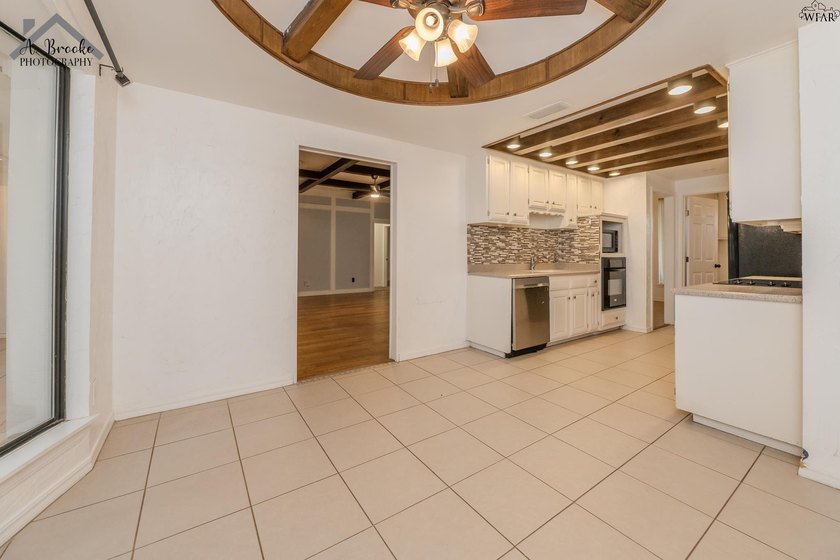 Spacious 3-bedroom, 2-bath home offering over 2,300 sq ft in a - photo 10