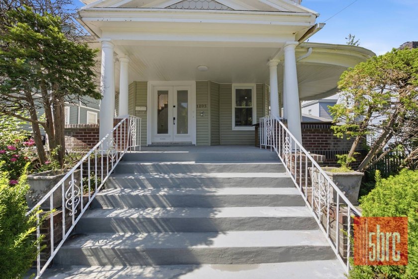 Luxury Victorian Renovated Home in the Heart of Prospect Park - photo 4