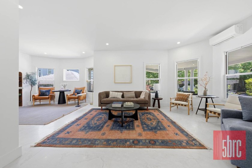 Luxury Victorian Renovated Home in the Heart of Prospect Park - photo 7