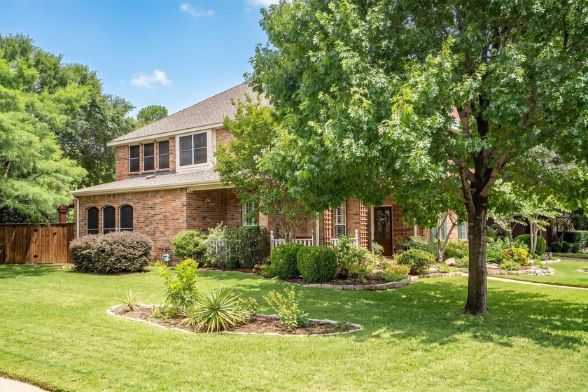 Now offered at an exceptional value in Bridlewood. This - photo 2