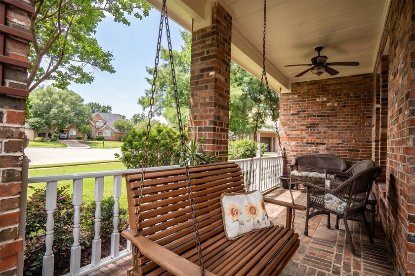 Now offered at an exceptional value in Bridlewood. This - photo 4