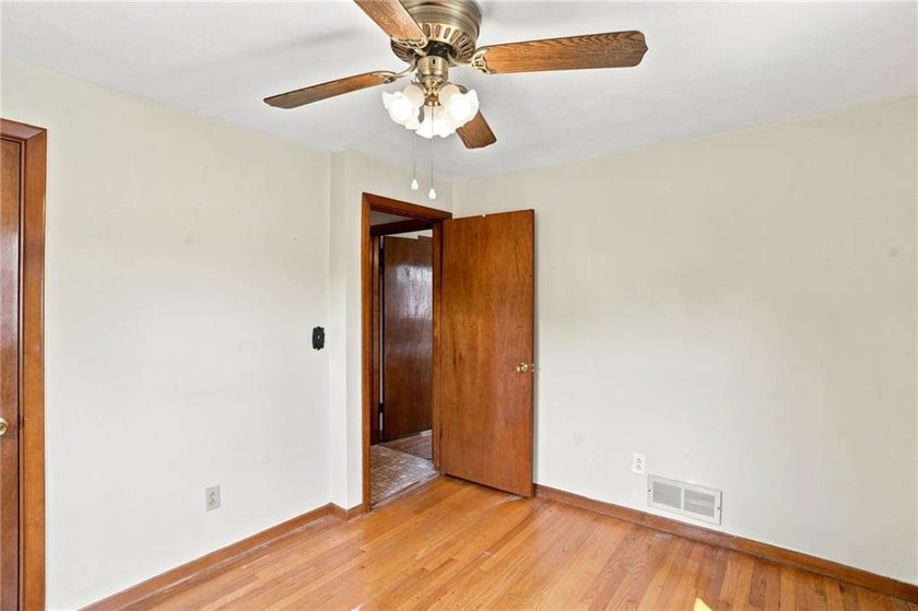 Welcome to this well-maintained 3-bedroom, 1-bath home in - photo 12