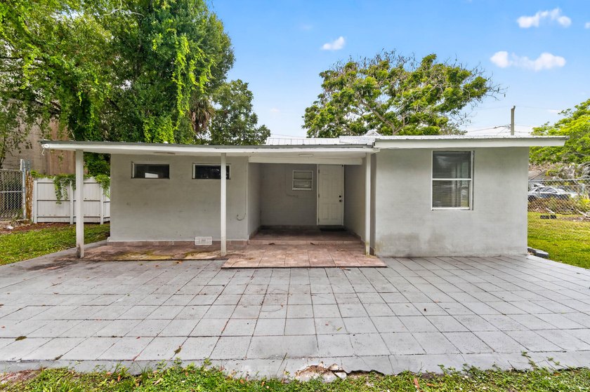 Located in Fort Pierce's Historic District, this charming home - photo 17