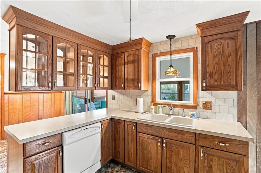 Welcome to this well-maintained 3-bedroom, 1-bath home in - photo 21