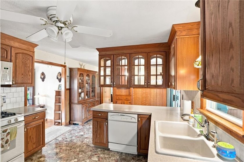 Welcome to this well-maintained 3-bedroom, 1-bath home in - photo 22