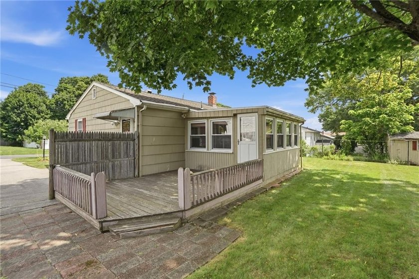 Welcome to this well-maintained 3-bedroom, 1-bath home in - photo 37