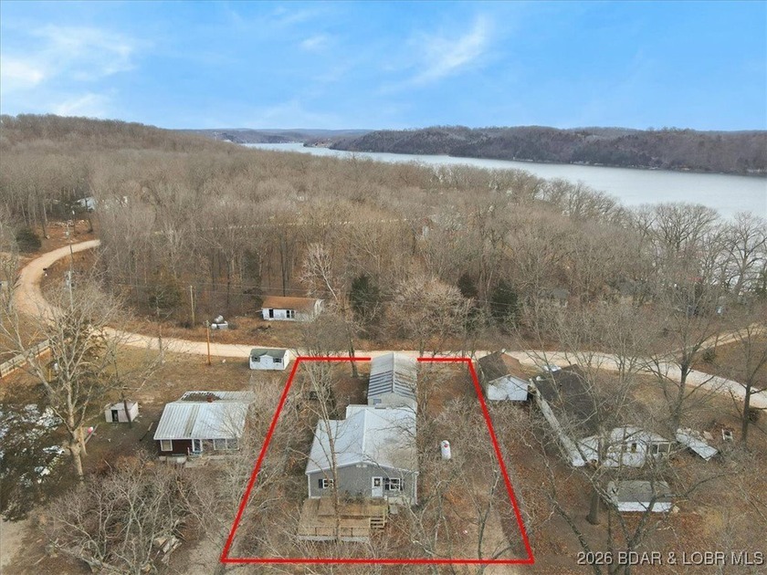 Beautiful FULLY remodeled 2 bedroom 2 bathroom 2nd tier lake - photo 2