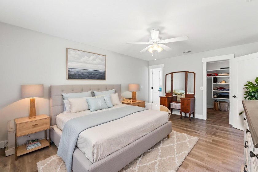 Fully RENOVATED from top to bottom, 3007 Longwood Cir. is a - photo 11