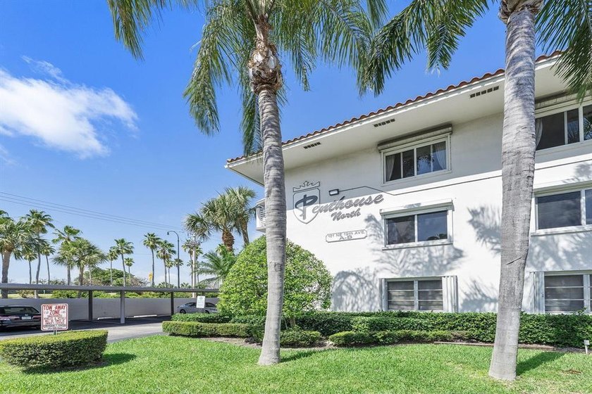 Experience the South Florida lifestyle in this tastefully - photo 17