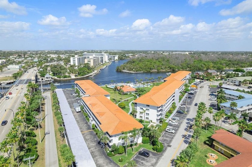 Experience the South Florida lifestyle in this tastefully - photo 20
