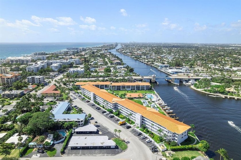 Experience the South Florida lifestyle in this tastefully - photo 22
