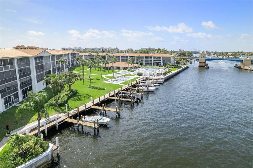 Experience the South Florida lifestyle in this tastefully - photo 27