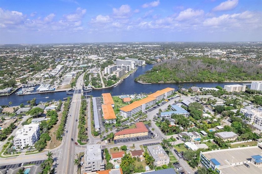 Experience the South Florida lifestyle in this tastefully - photo 30