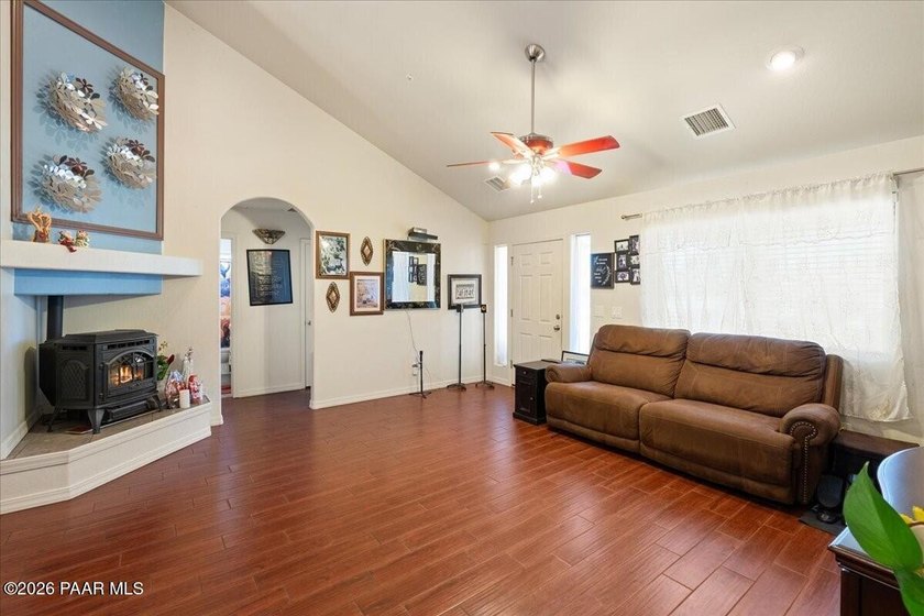 This beautifully maintained single-story ranch, built in 2004 - photo 5