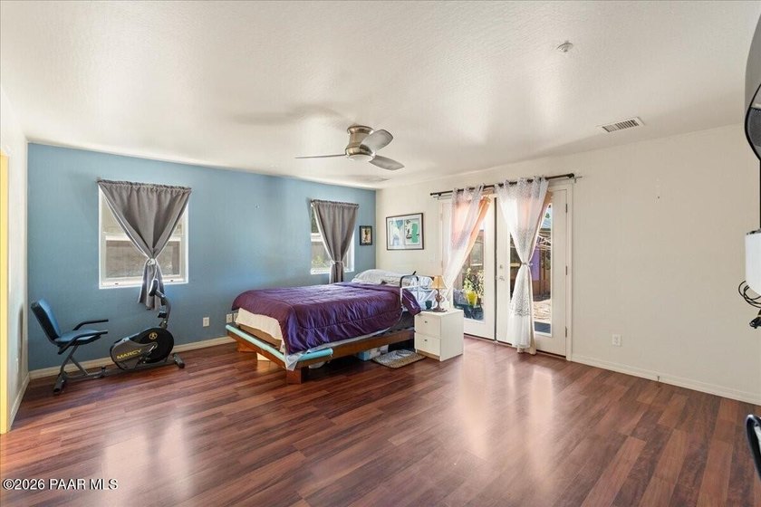 This beautifully maintained single-story ranch, built in 2004 - photo 8