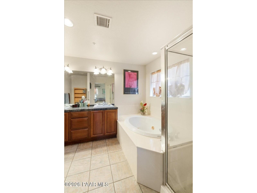 This beautifully maintained single-story ranch, built in 2004 - photo 9