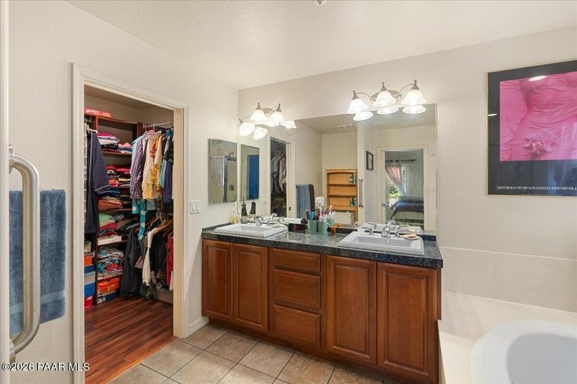 This beautifully maintained single-story ranch, built in 2004 - photo 10