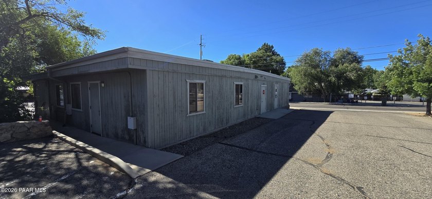 Formerly occupied by Polara Health, this well-maintained - photo 4