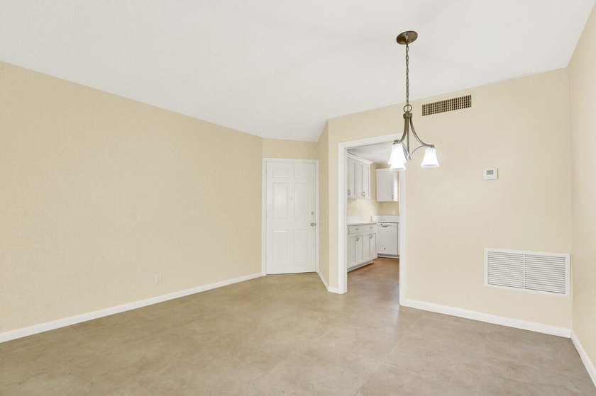 Rare 1st floor 2 bedroom, 2 bathroom condo with in unit laundry - photo 11