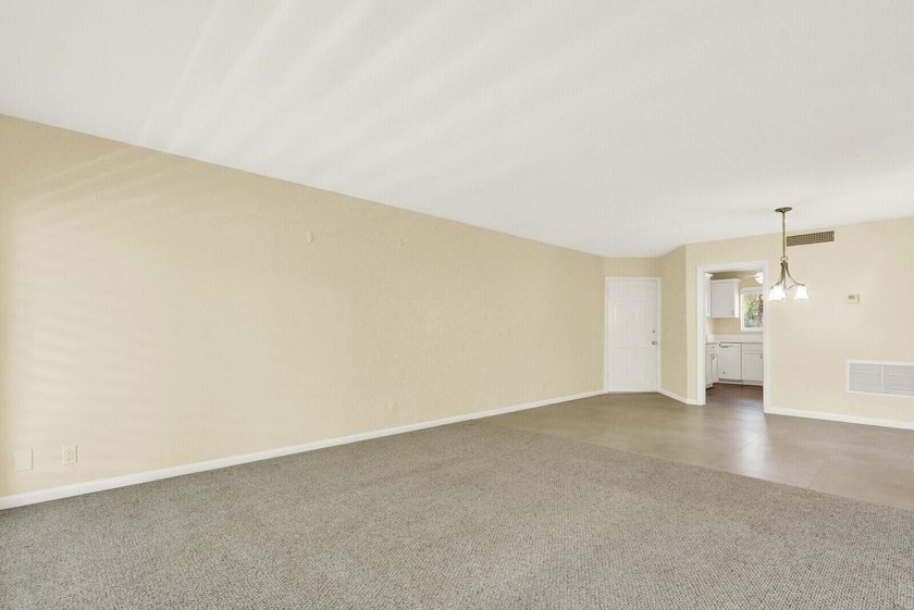 Rare 1st floor 2 bedroom, 2 bathroom condo with in unit laundry - photo 14