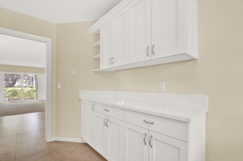 Rare 1st floor 2 bedroom, 2 bathroom condo with in unit laundry - photo 20