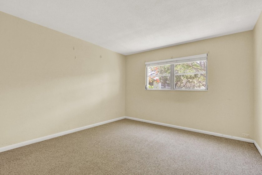 Rare 1st floor 2 bedroom, 2 bathroom condo with in unit laundry - photo 24