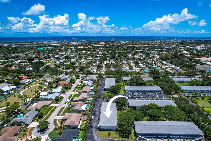Rare 1st floor 2 bedroom, 2 bathroom condo with in unit laundry - photo 48