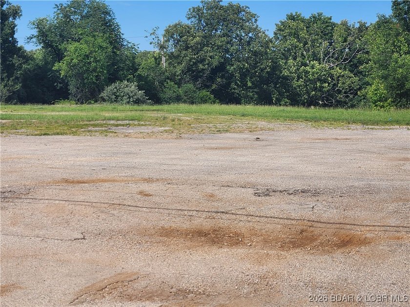 This is the LAST REMAINING commercial lot with direct ingress - photo 2
