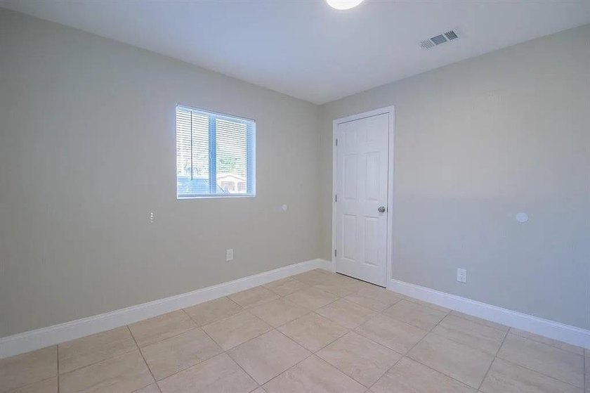 This stunning duplex in Fort Pierce has been fully renovated - photo 12
