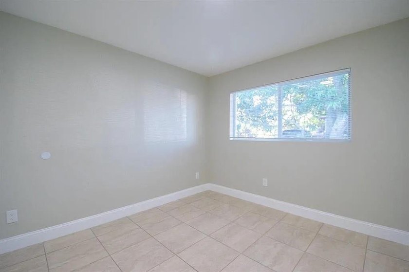 This stunning duplex in Fort Pierce has been fully renovated - photo 13