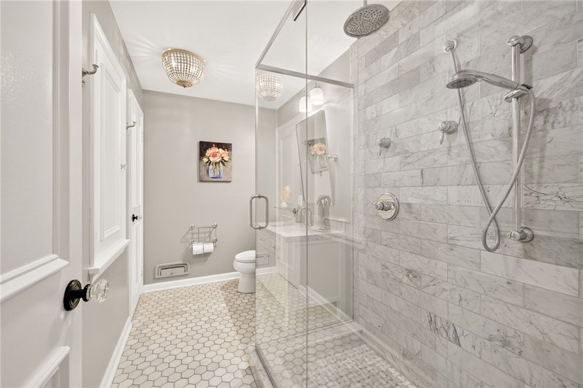 Esthetically pleasing 3 bedroom, 2 full bathroom pristine ranch - photo 12