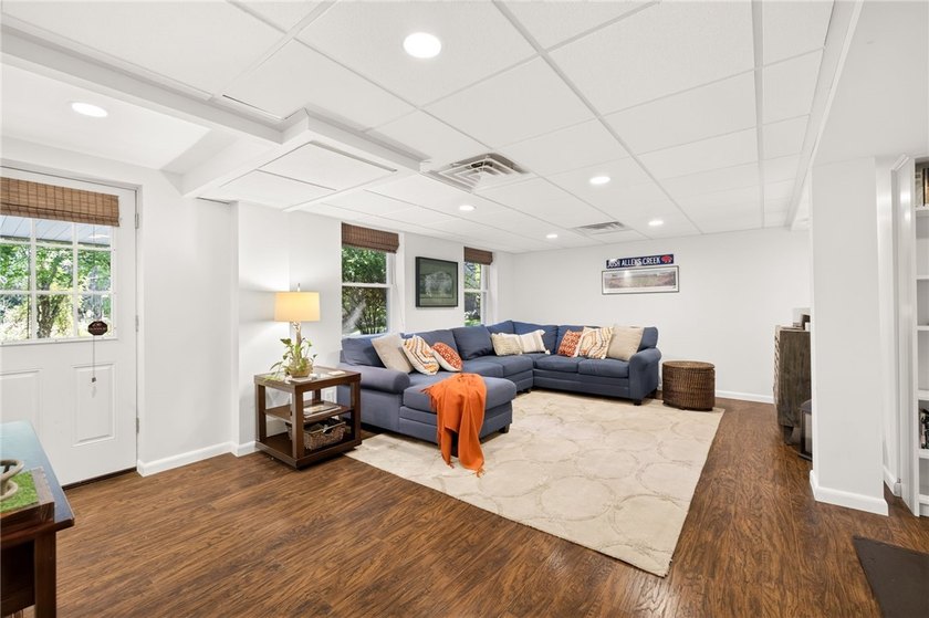 Esthetically pleasing 3 bedroom, 2 full bathroom pristine ranch - photo 14