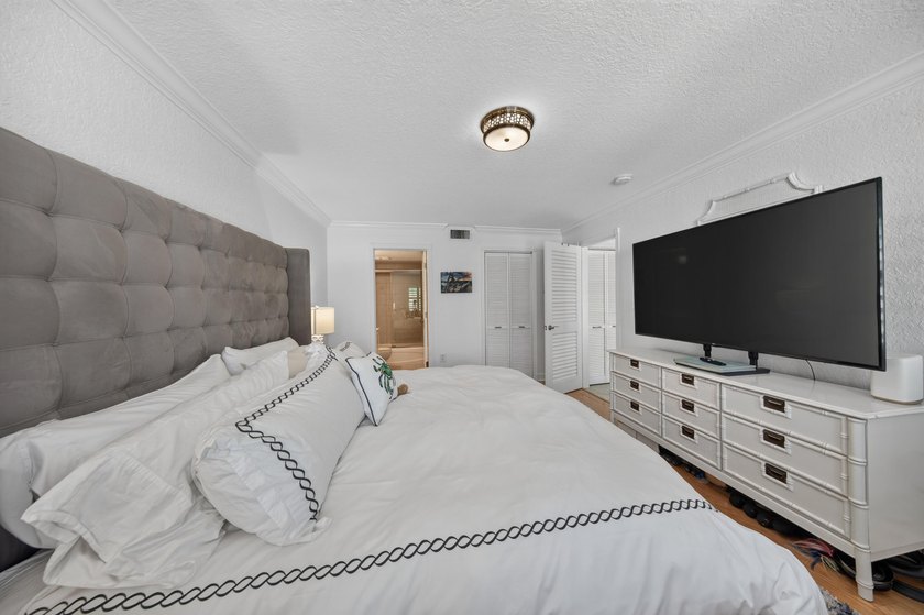Beautifully updated and move-in ready, this spacious 2BR/2BA - photo 14