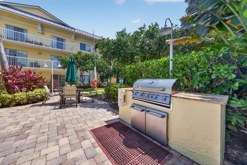 Beautifully updated and move-in ready, this spacious 2BR/2BA - photo 21