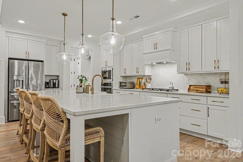 MOTIVATED SELLER! and WATERFRONT-DOCKABLE LOT! This 5 bedroom - photo 6