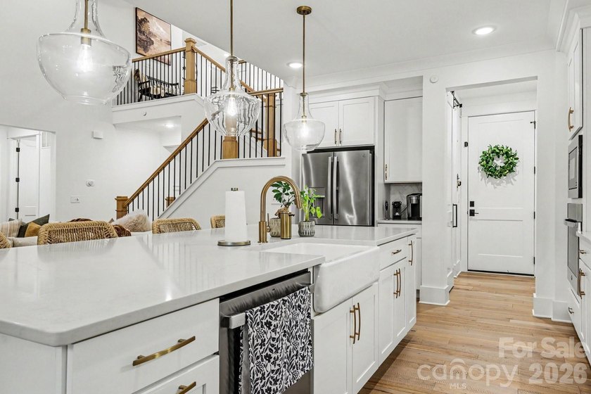 MOTIVATED SELLER! and WATERFRONT-DOCKABLE LOT! This 5 bedroom - photo 7