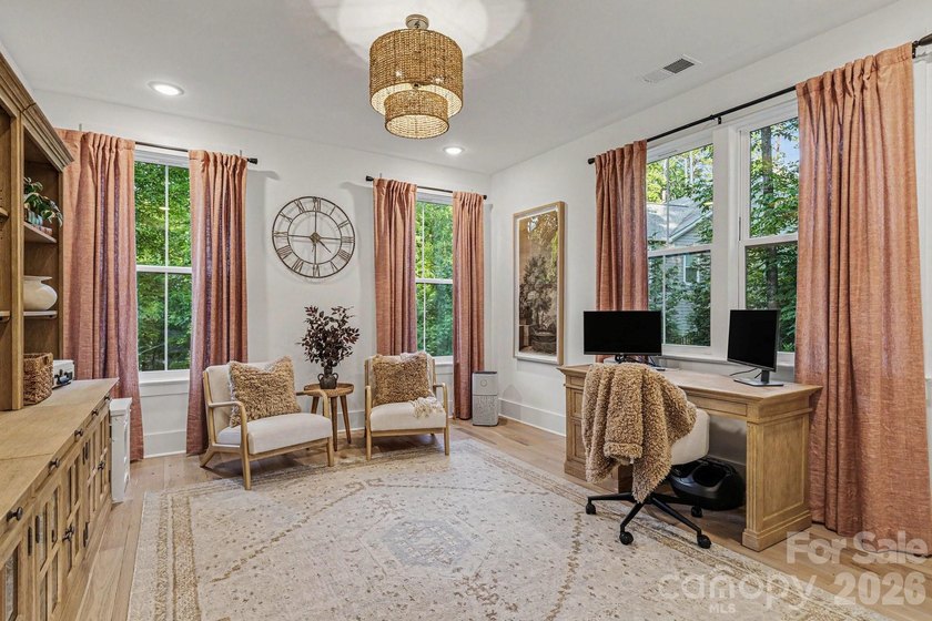 MOTIVATED SELLER! and WATERFRONT-DOCKABLE LOT! This 5 bedroom - photo 10