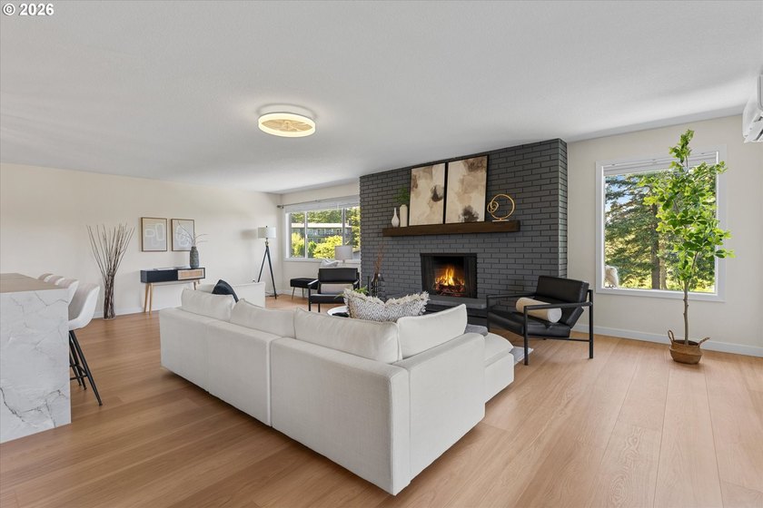 Welcome to 311, the largest unit at Lake Oswego Terraces! Fully - photo 7