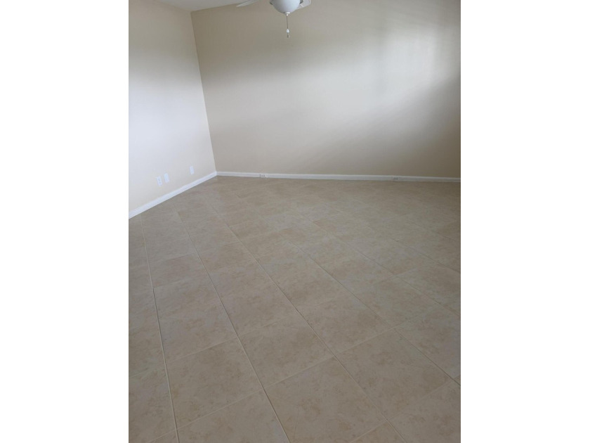 PENTHOUSE, UPGRADED KITCHEN CABINETS WITH QUARTZ COUNTERTOPS AND - photo 17