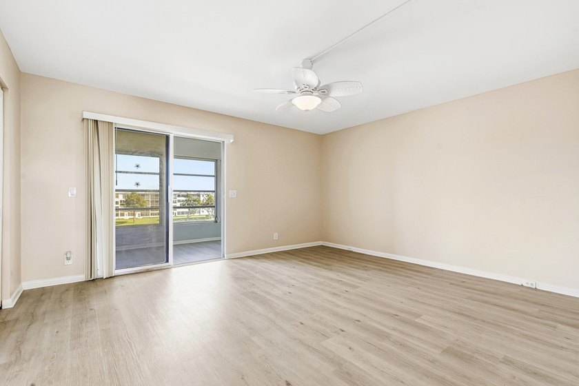 PENTHOUSE, UPGRADED KITCHEN CABINETS WITH QUARTZ COUNTERTOPS AND - photo 29