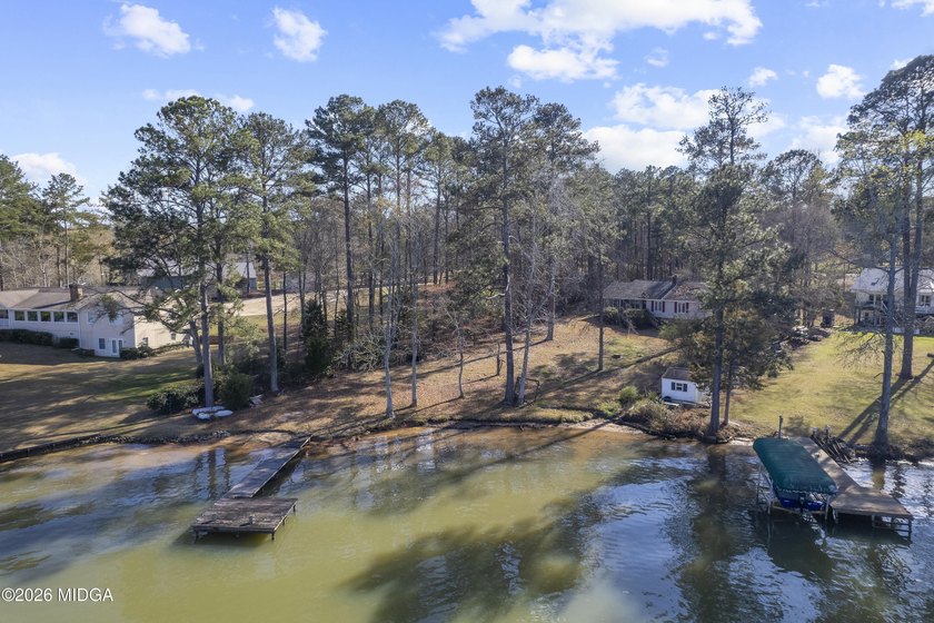 Welcome to 291 Jule Ingram Rd NE on beautiful Lake Sinclair - photo 8