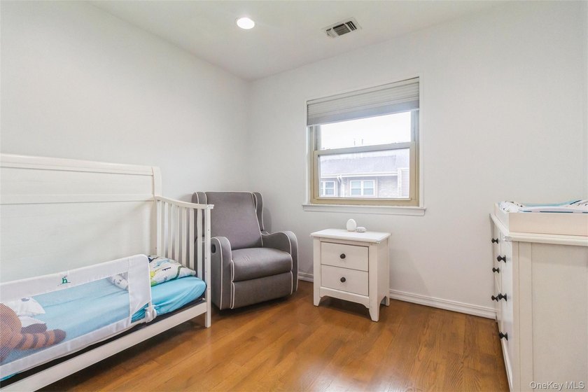 Beautiful townhouse condo offering comfort and convenience. This - photo 14