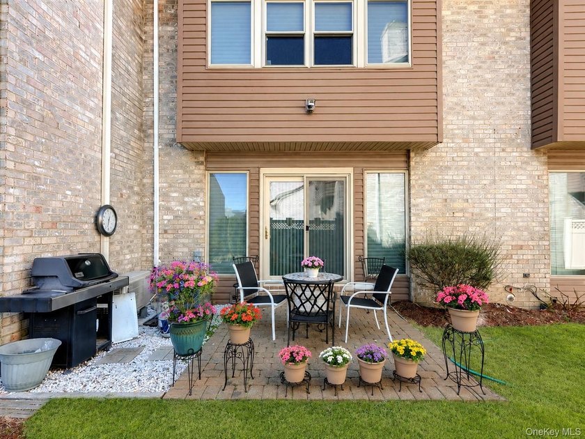 Beautiful townhouse condo offering comfort and convenience. This - photo 25