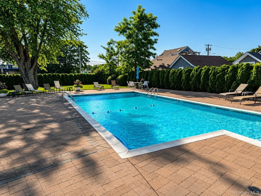 Beautiful townhouse condo offering comfort and convenience. This - photo 27