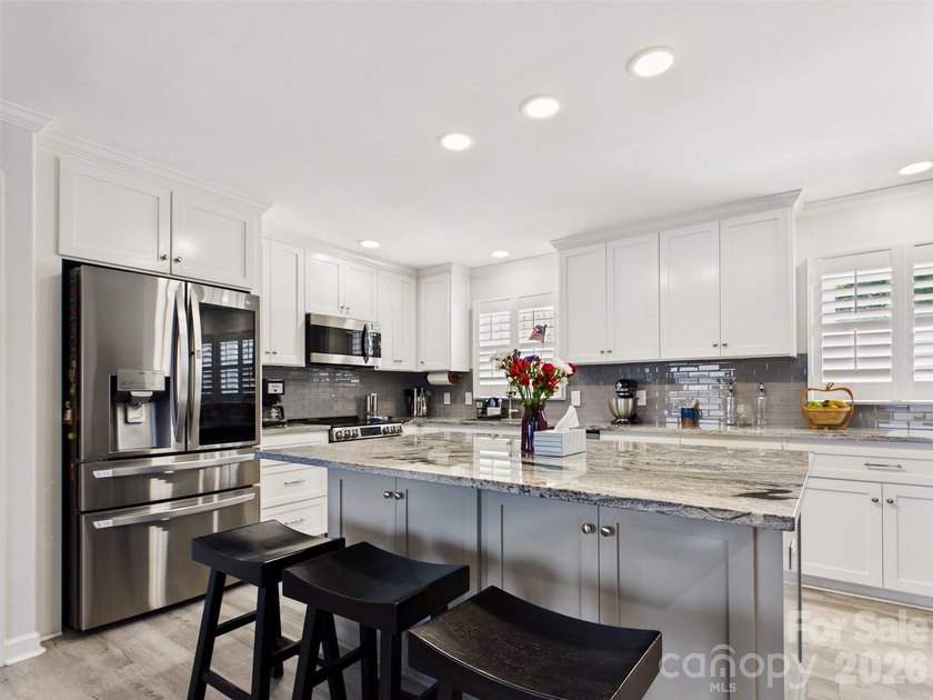 Rarely does an opportunity like this come along under $2 million - photo 5