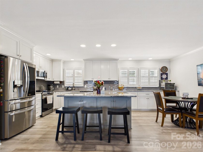Rarely does an opportunity like this come along under $2 million - photo 7