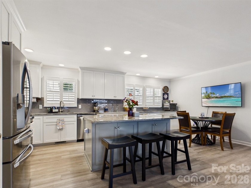 Rarely does an opportunity like this come along under $2 million - photo 8