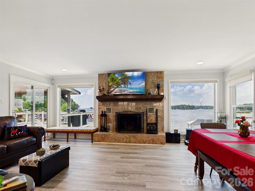 Rarely does an opportunity like this come along under $2 million - photo 9