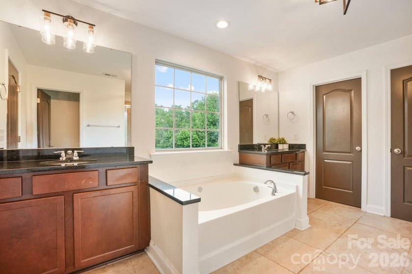Welcome to this beautifully updated 5-bedroom, 4-bathroom home - photo 19